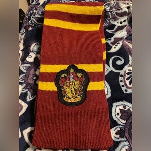 Wizarding World Harry Potter Gryffindor Striped‎ Scarf with Crest